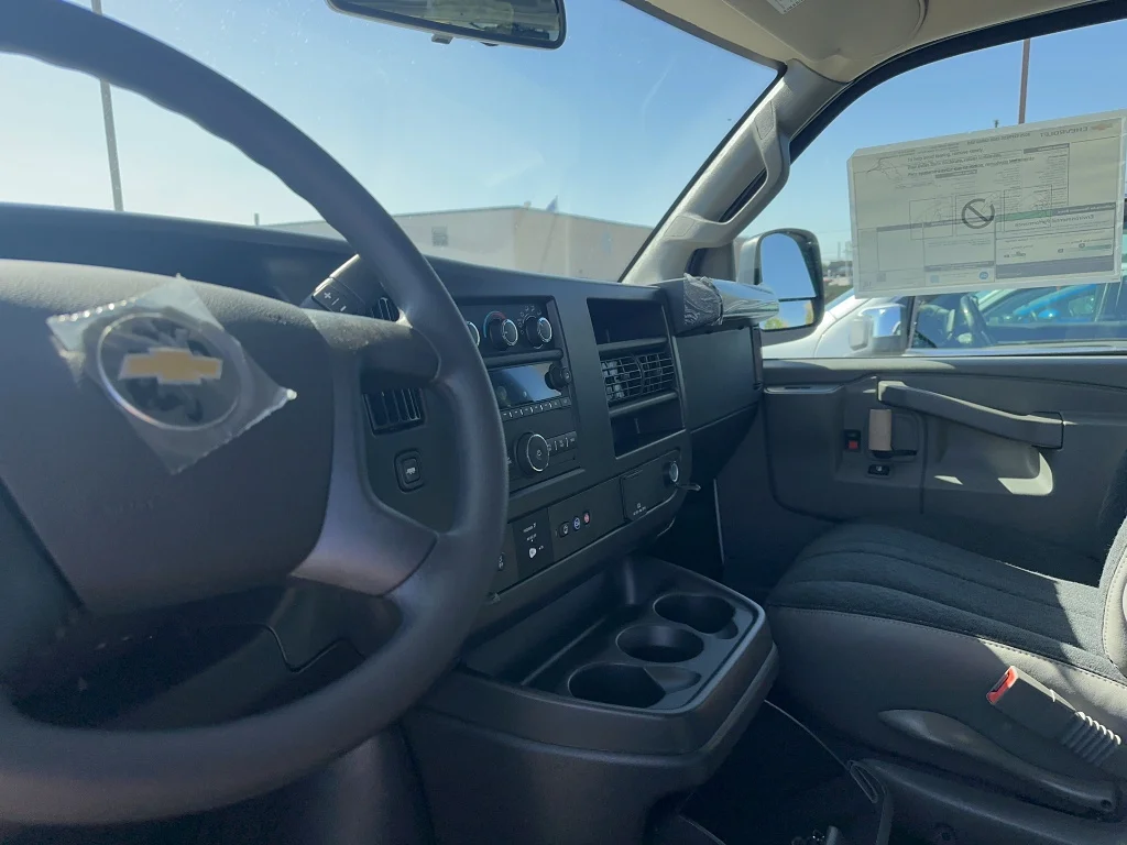 2025 Chevrolet Express Cargo Work Van - Photo 6