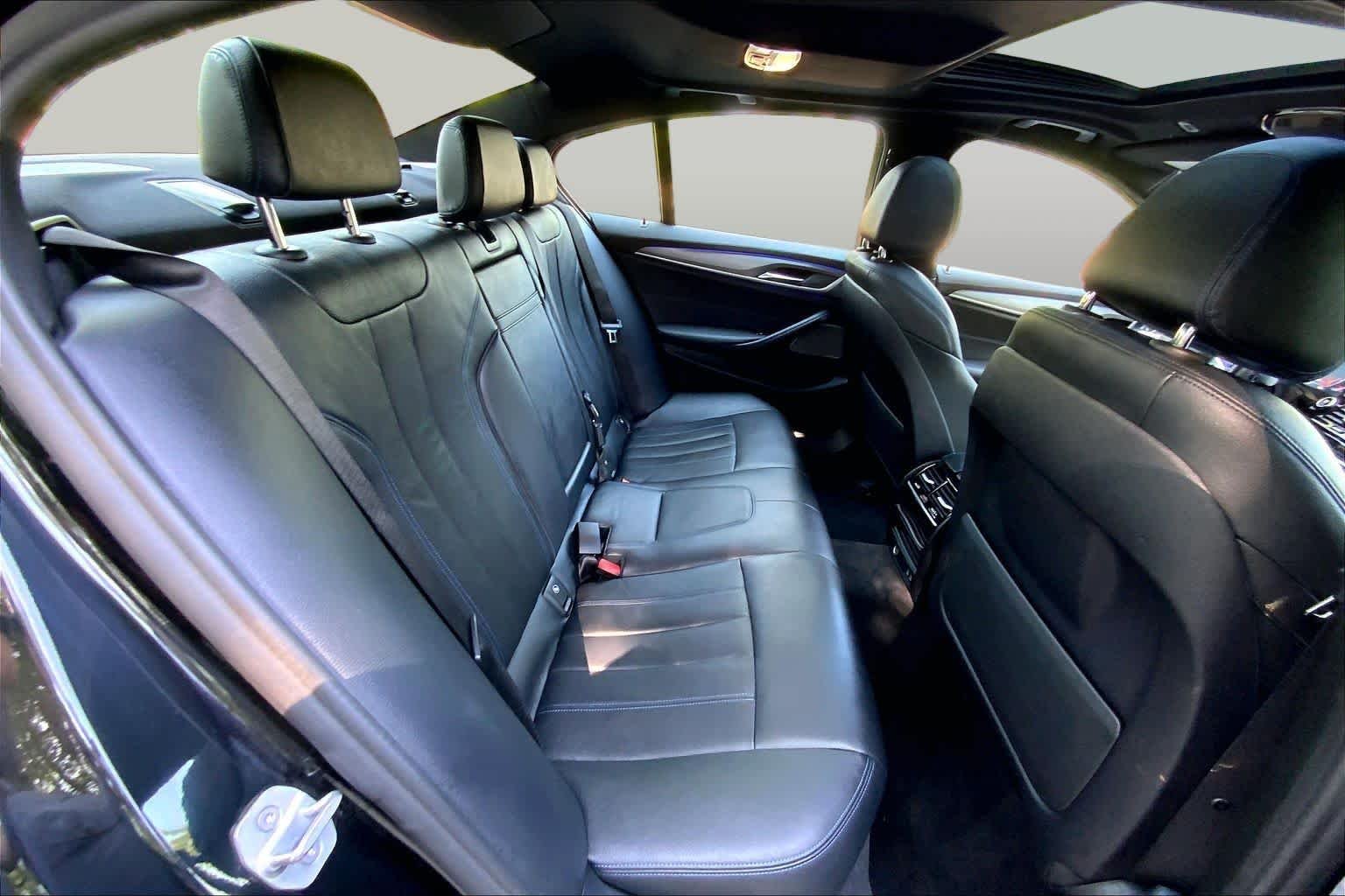 Used 2020 Black Sapphire Metallic BMW 530i xDrive image 19