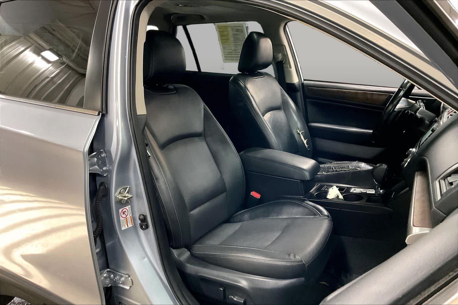 Used 2016 Ice Silver Metallic Subaru 3.6R Limited image 9