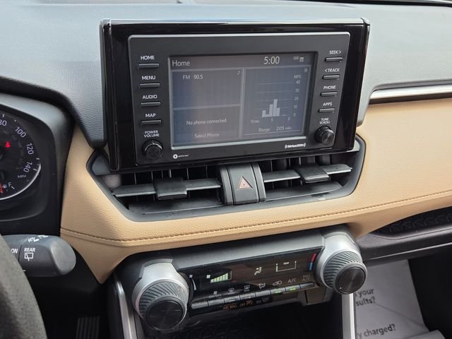 Used 2021 White Toyota LE image 17