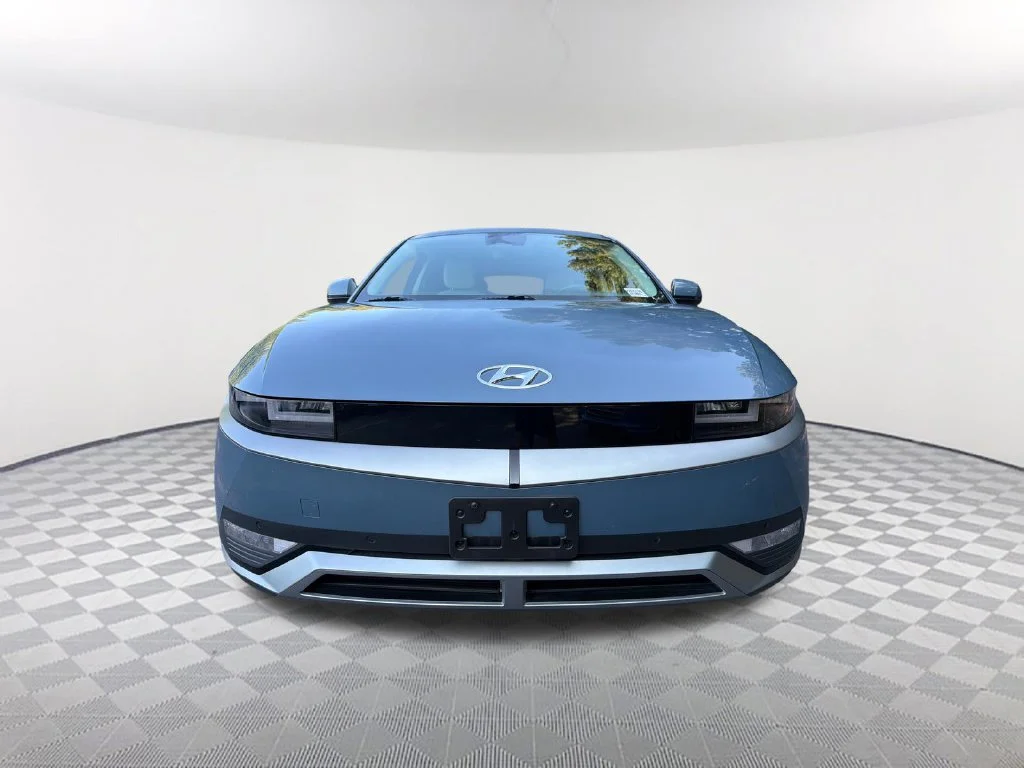 Used 2023 Blue Hyundai SEL image 2