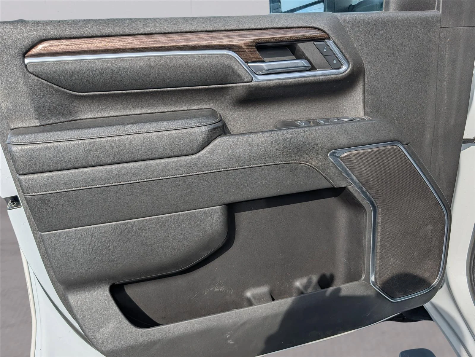 Used 2024 Summit White Chevrolet LT image 14