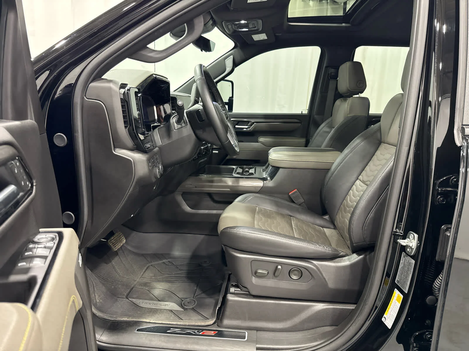 Used 2025 Black Chevrolet ZR2 image 28
