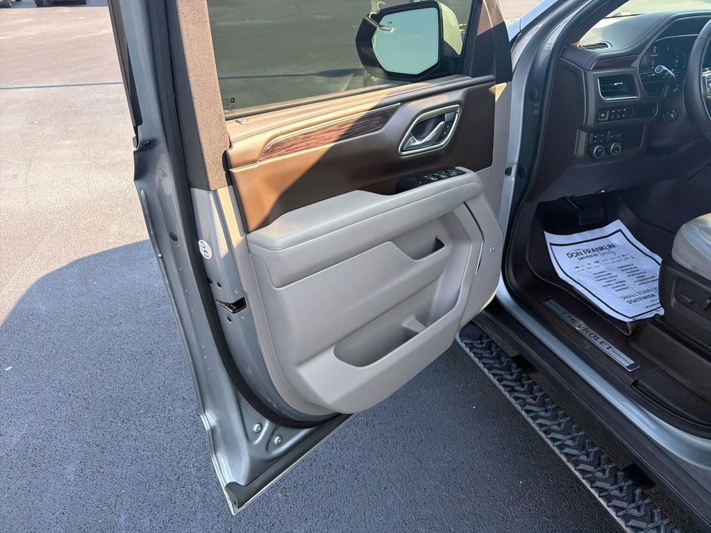 Used 2023 Gray Chevrolet Z71 image 12