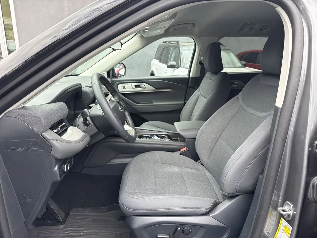 Used 2025 Carbonized Gray Metallic Ford Active image 16