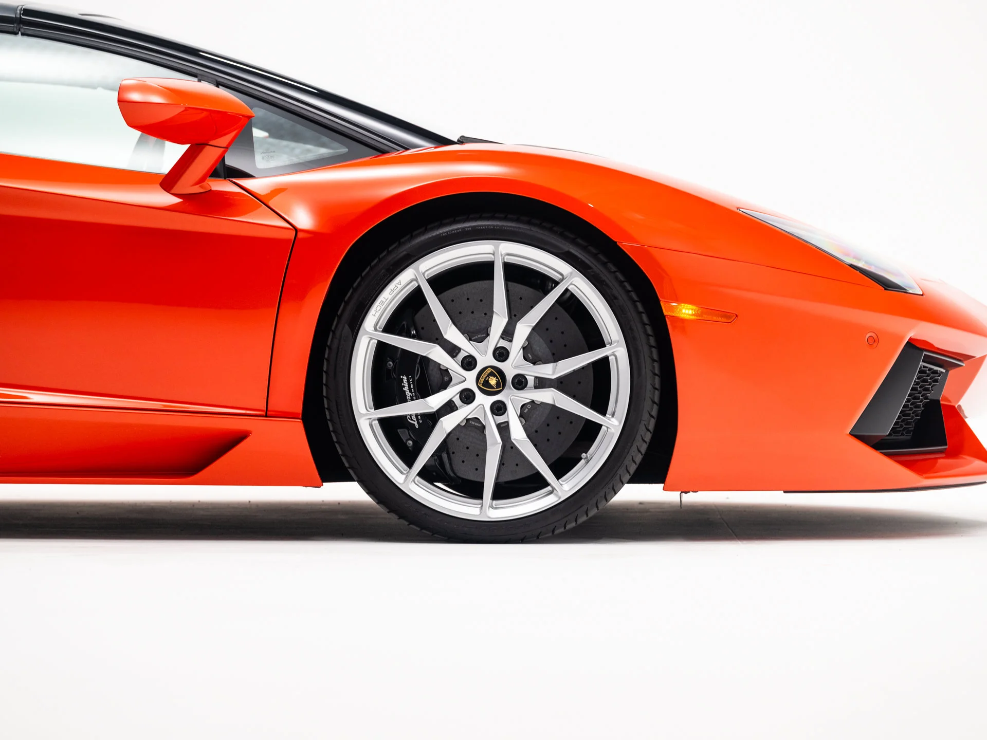 Used 2014 Arancio Argos Pearl Effect Lamborghini  image 17