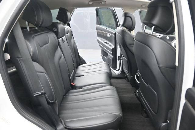 Used 2023 White Genesis 3.5T image 25