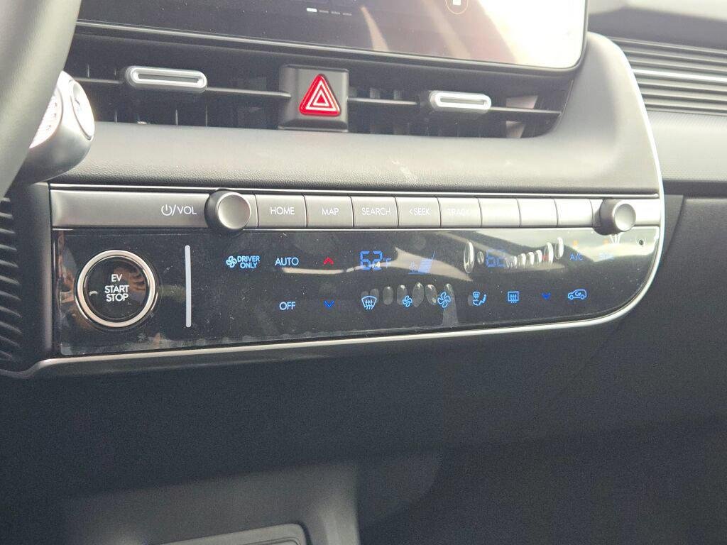 New 2027 Abyss Black Hyundai SE image 25