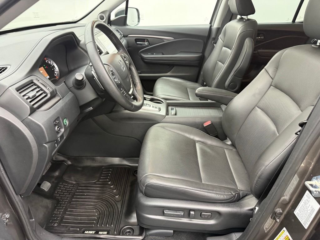 Used 2020 Pacific Pewter Metallic Honda RTL image 24