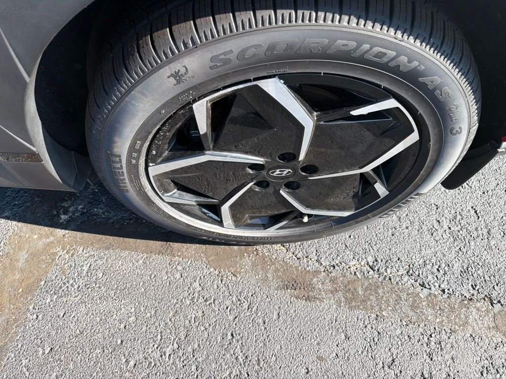 Used 2023 Gray Hyundai SEL image 11