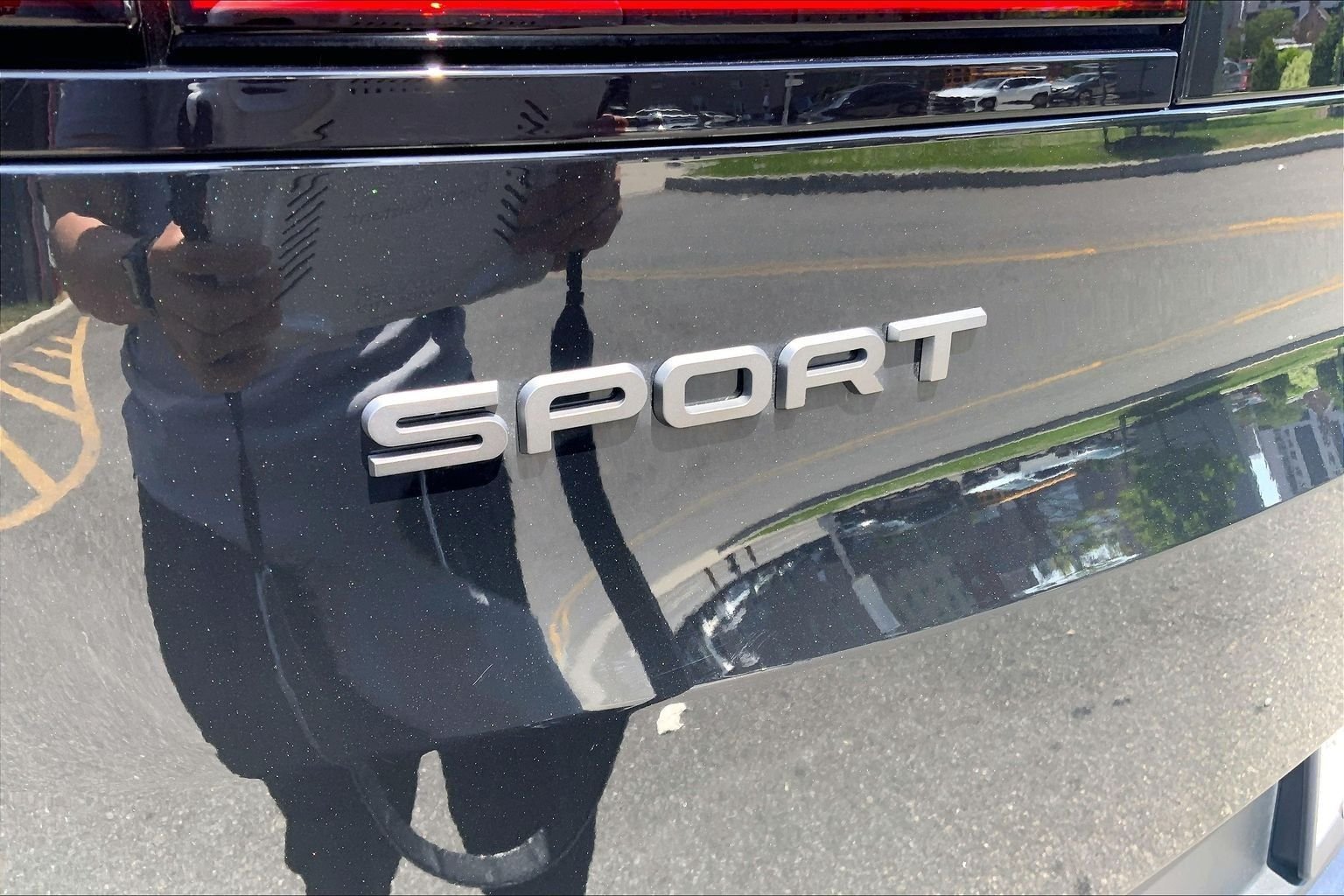 Certified Used 2026 Santorini Black Metallic Land Rover SE image 9