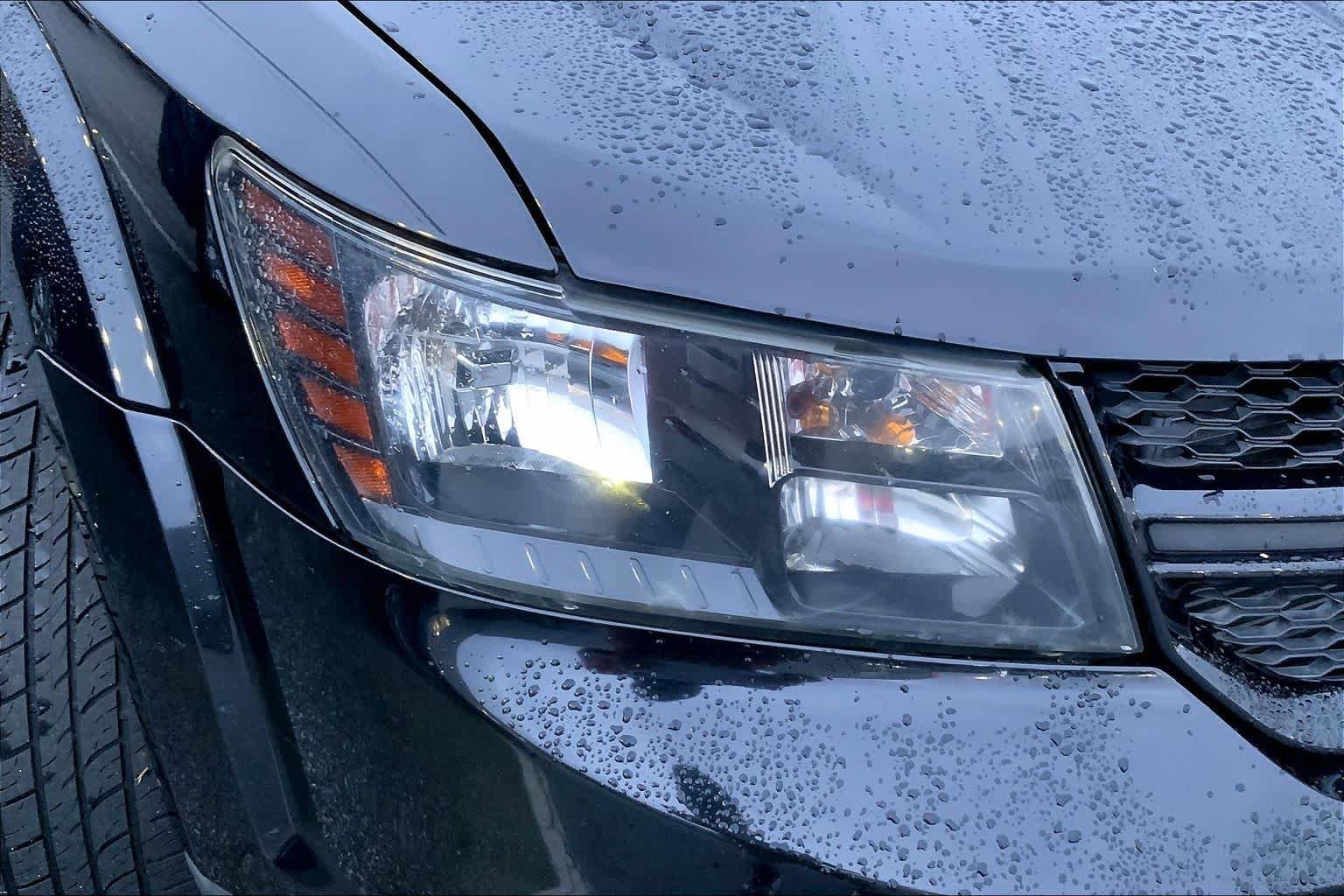 Used 2017 Pitch Black Clear Coat Dodge Crossroad Plus image 25