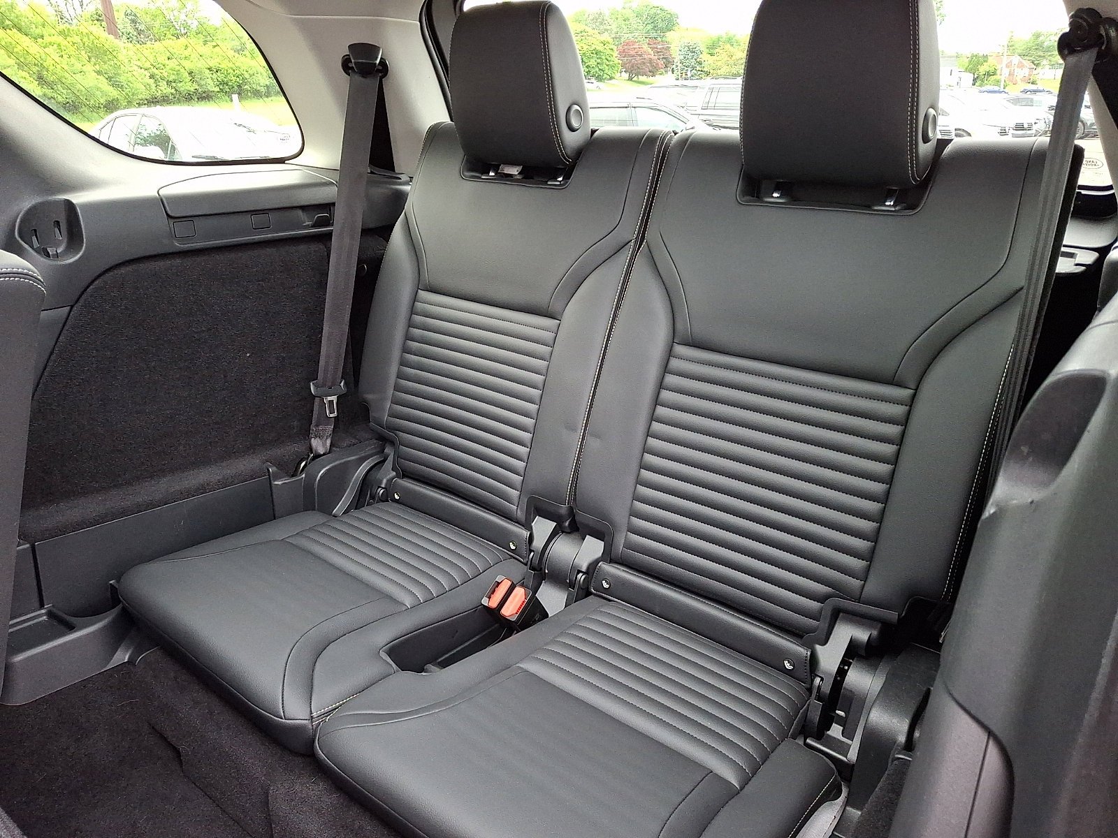 Used 2024 White Land Rover S image 9