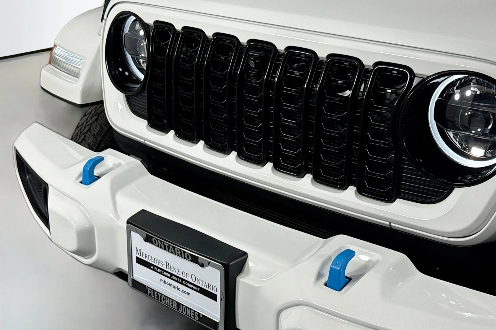Used 2024 BRIGHT WHITE Jeep High Altitude image 13