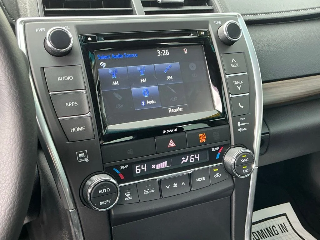 Used 2017 Silver Toyota XLE image 38