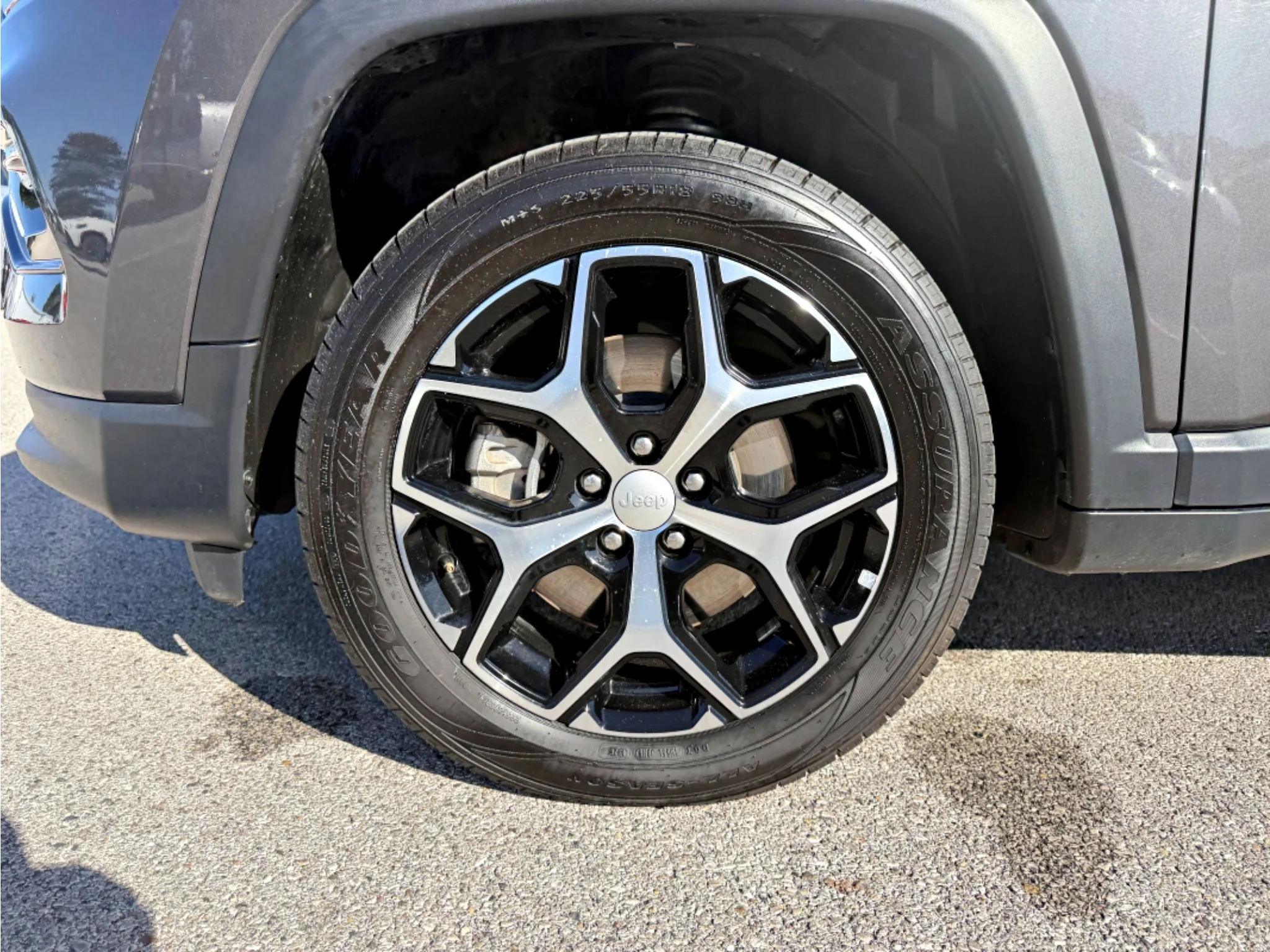 Used 2024 Baltic Gray Metallic Clearcoat Jeep Limited image 24