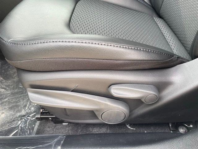 New 2026 Bright White Clearcoat Jeep Latitude Altitude image 12