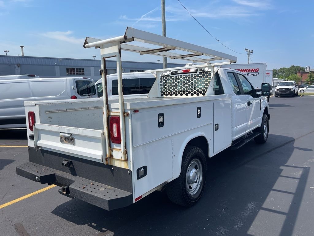 2019 Ford F-350 Super Duty Chassis Cab XL - Photo 21