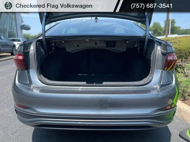 Used 2025 Platinum Gray Metallic Volkswagen 1.5T SE image 12