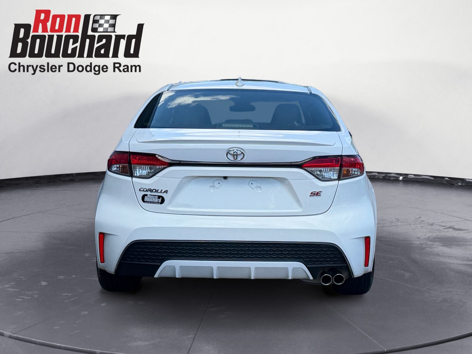 Used 2022 White Toyota SE image 3