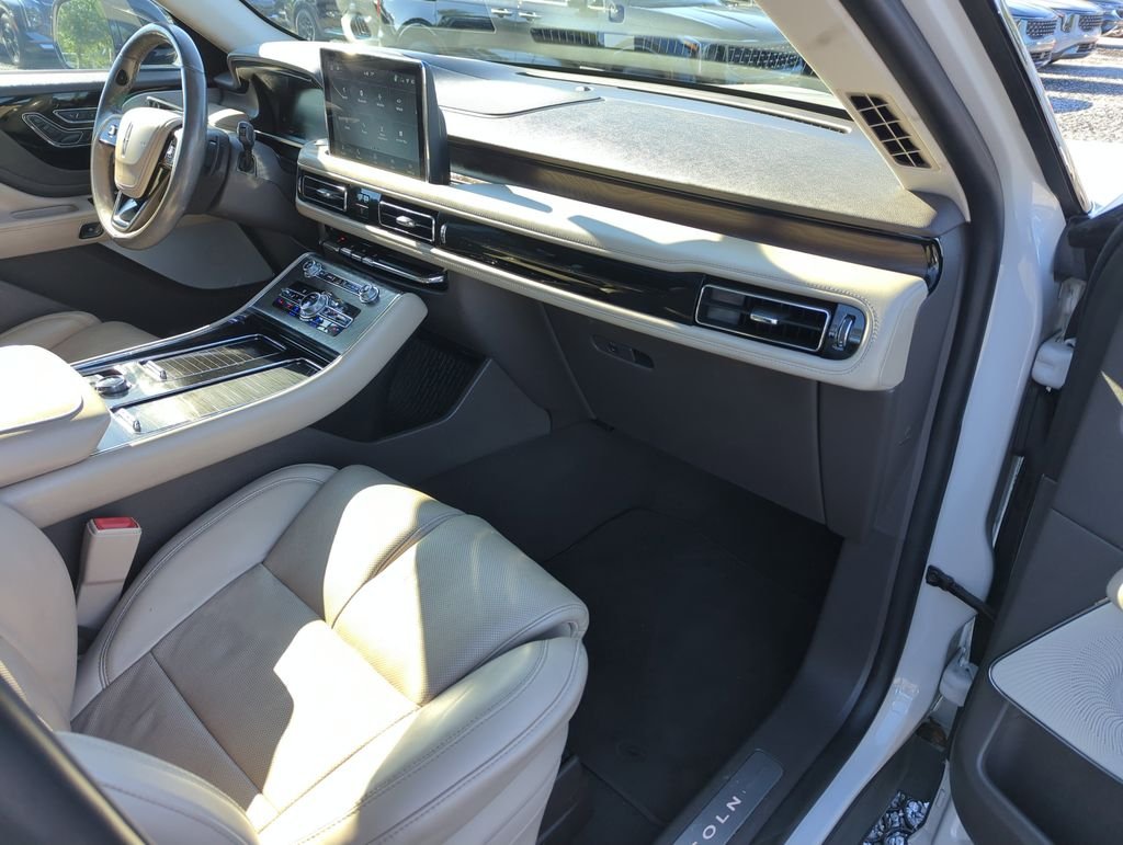 Used 2022 White Lincoln Reserve image 36
