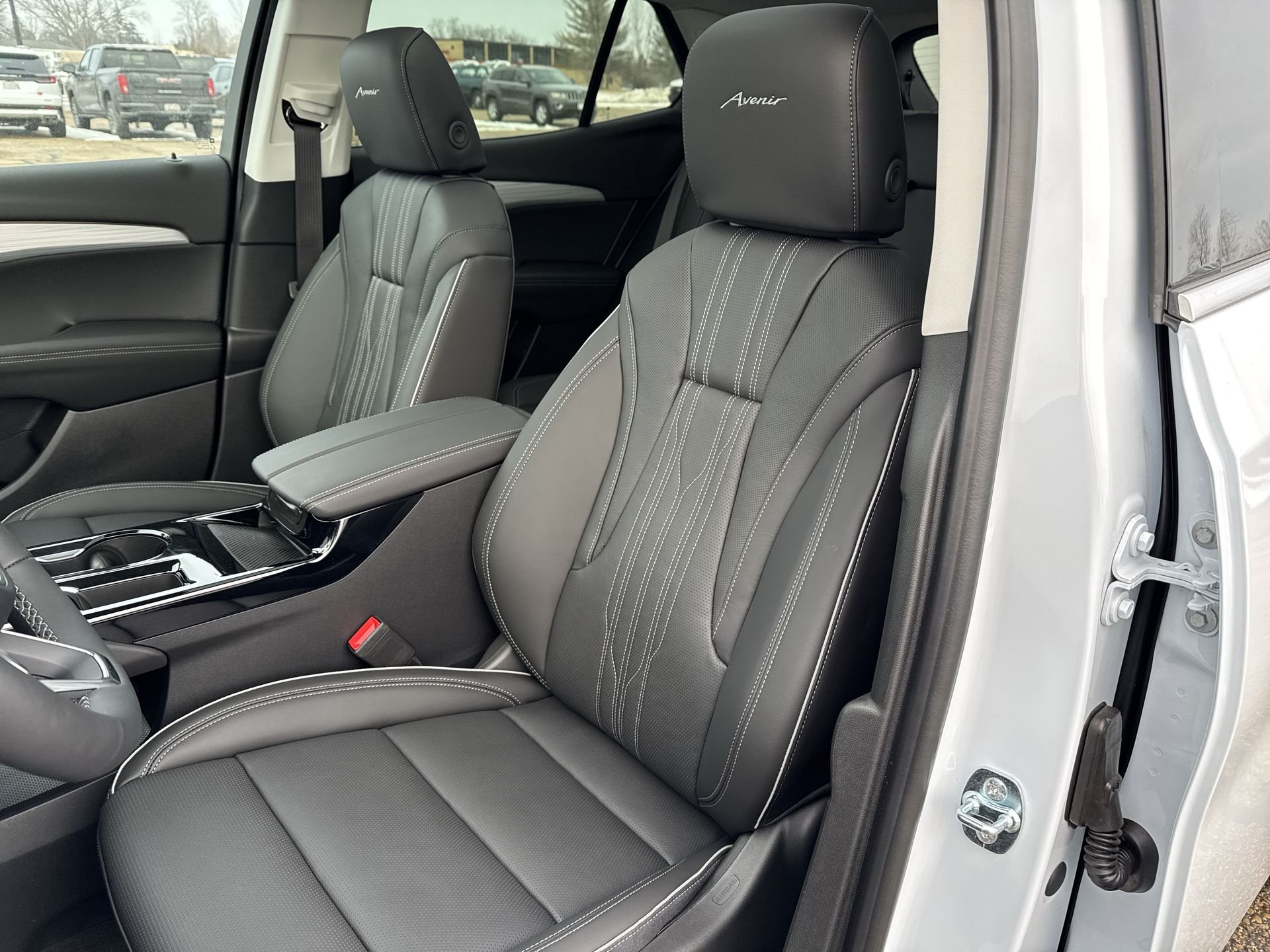 New 2026 Iridescent White Tricoat Buick Avenir image 28