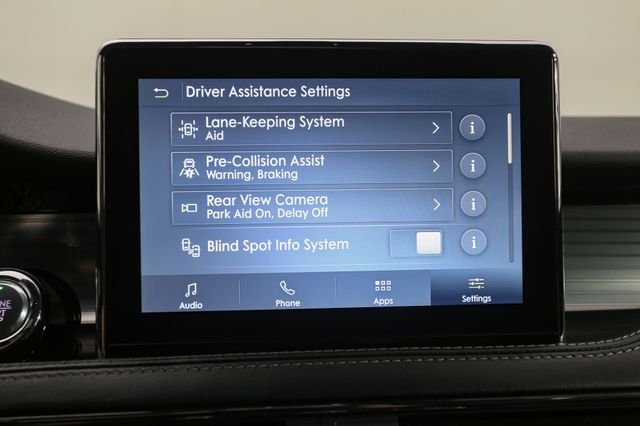 Used 2022 White Lincoln Standard image 21