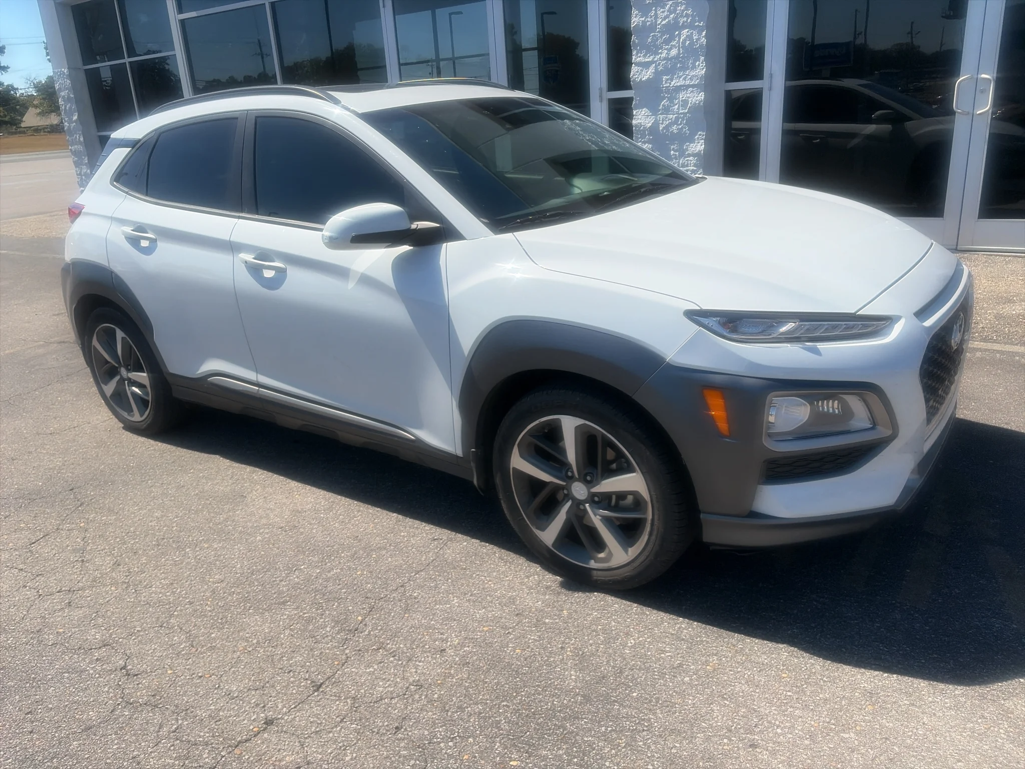 Used 2020 Chalk White Hyundai Ultimate image 3