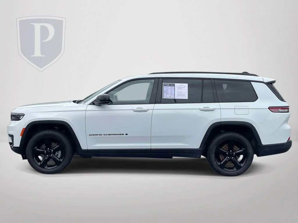 Used 2023 White Jeep Altitude image 5