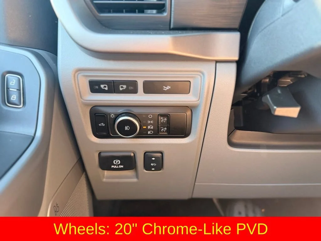 Used 2024 Gray Ford XLT image 31