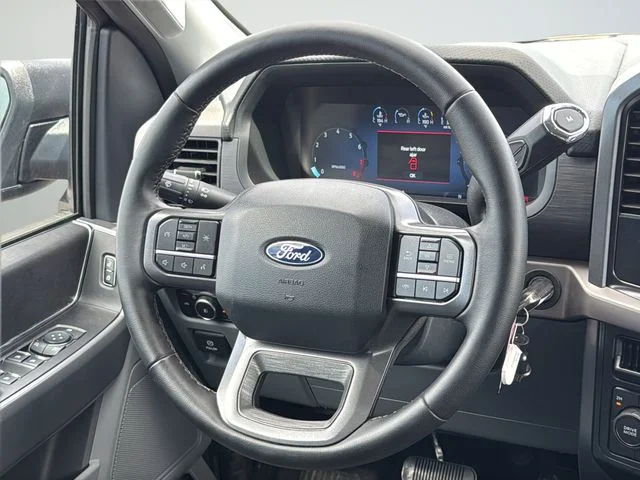 Used 2025 Blue Ford XLT image 15