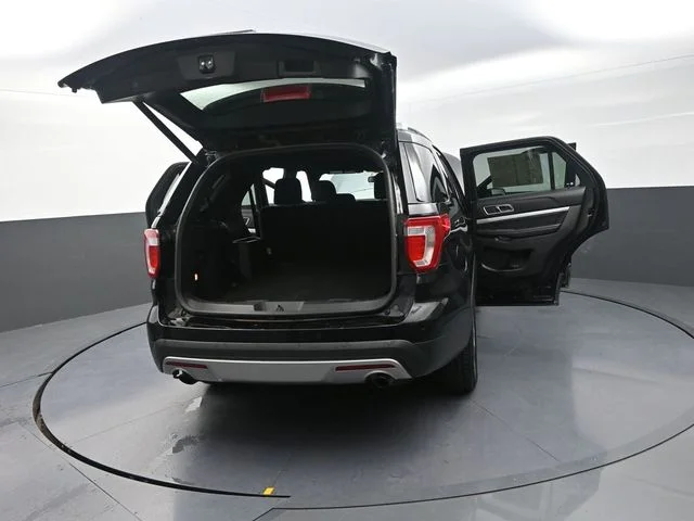 Used 2017 Black Ford XLT image 35