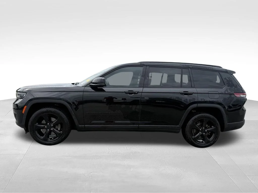 Used 2021 Black Jeep Altitude image 2