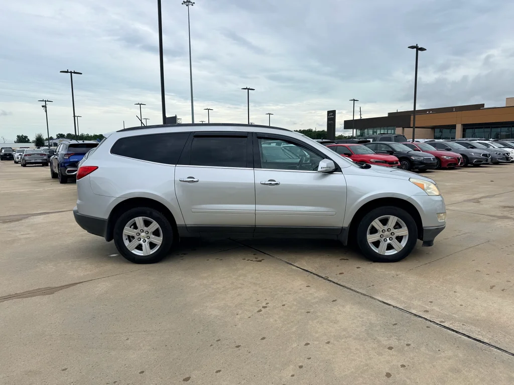 Used 2011 Silver Ice Metallic Chevrolet LT w/1LT image 5