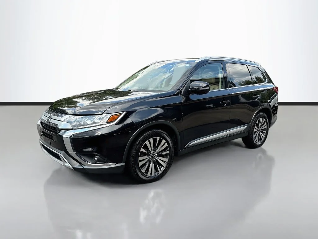 Used 2019 Labrador Black Metallic Mitsubishi SEL image 3