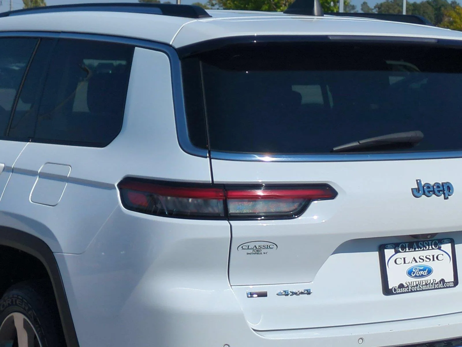 Used 2021 Bright White Clearcoat Jeep Limited image 11