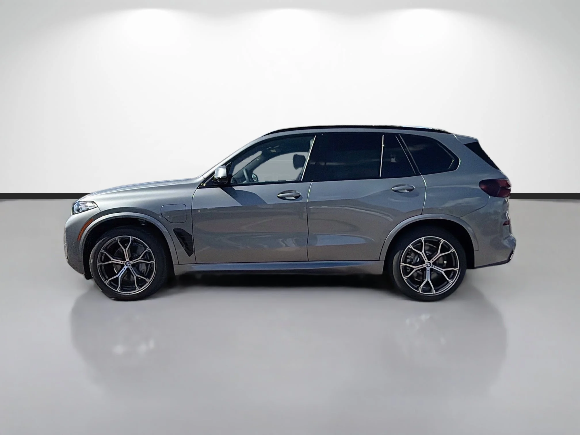 Used 2026 Skyscraper Grey Metallic BMW xDrive50e image 6
