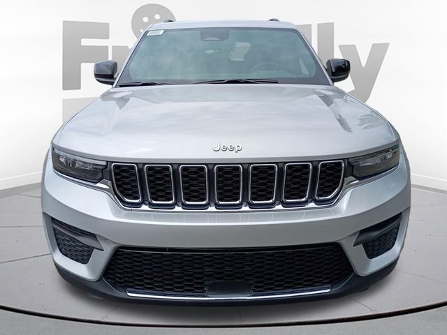 New 2026 Silver Zynith Exterior Paint Jeep Laredo X image 2