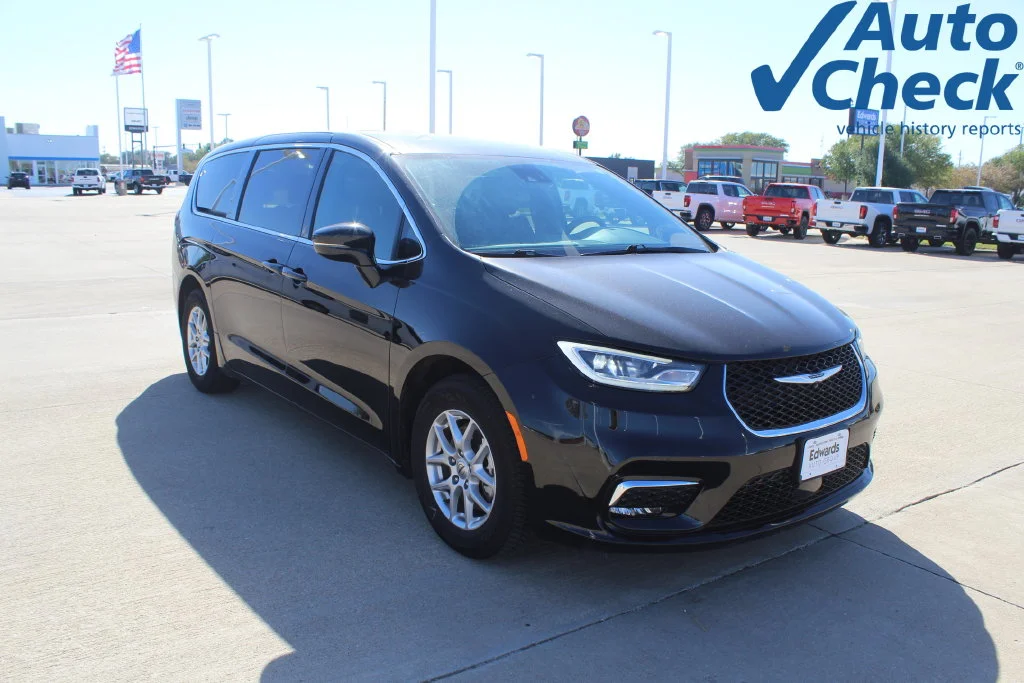 2025 Chrysler Pacifica Select