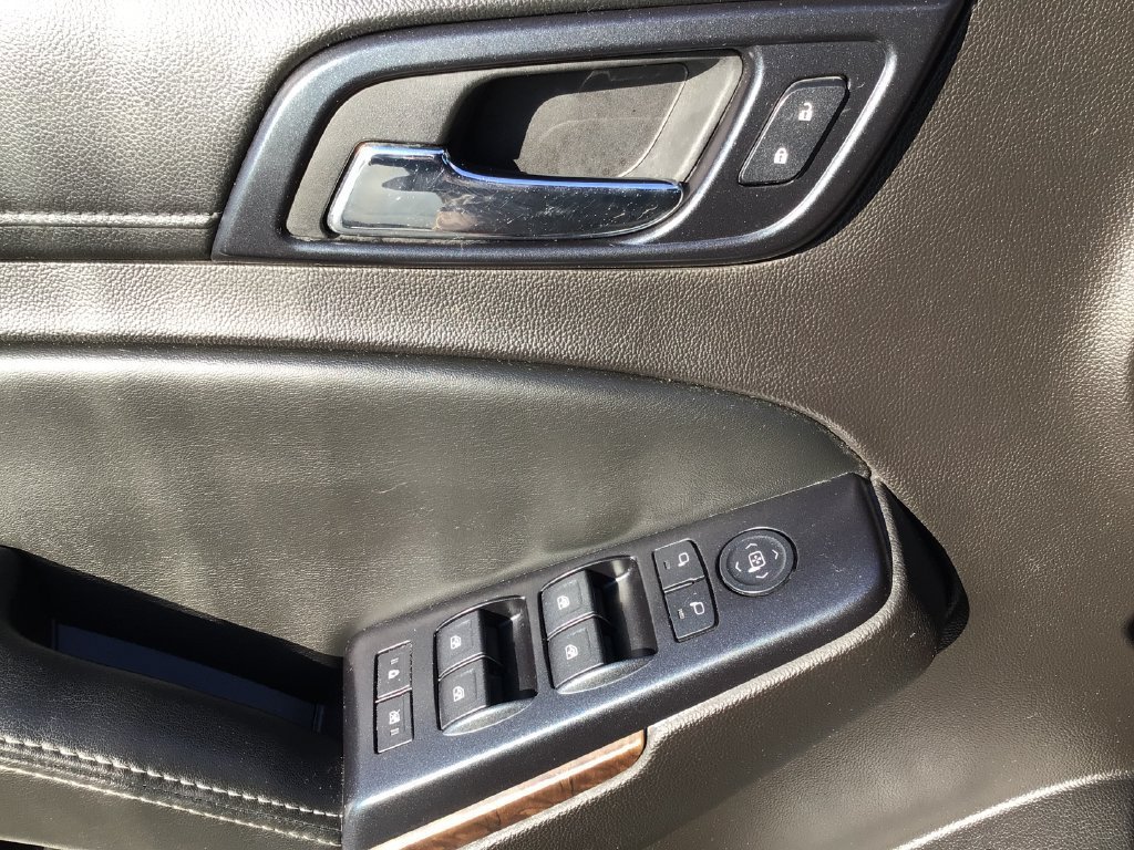 Used 2015 CHAMPAGNE SILVER METALLIC Chevrolet LT image 23