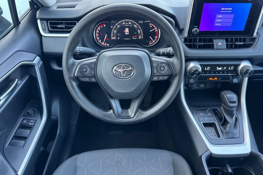 Used 2025  Toyota XLE image 18