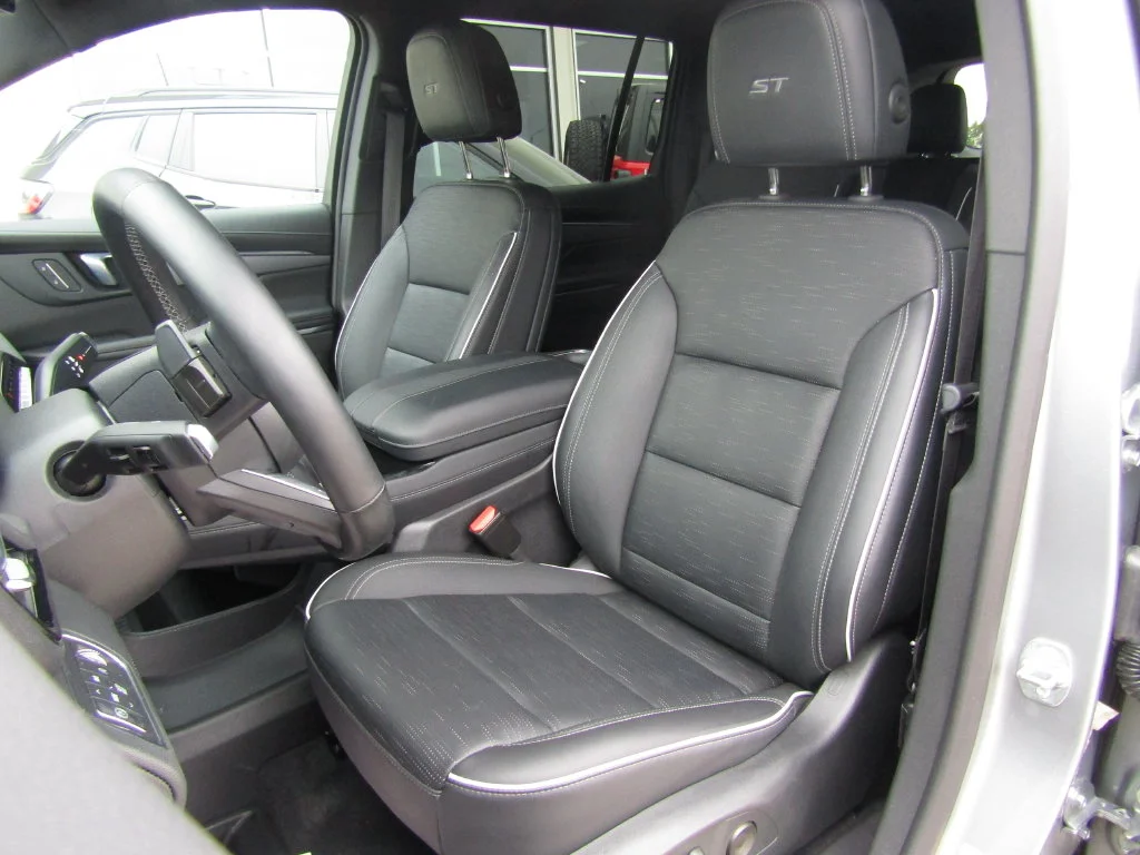 Used 2025 Moonstone Gray Metallic Buick Sport Touring image 26