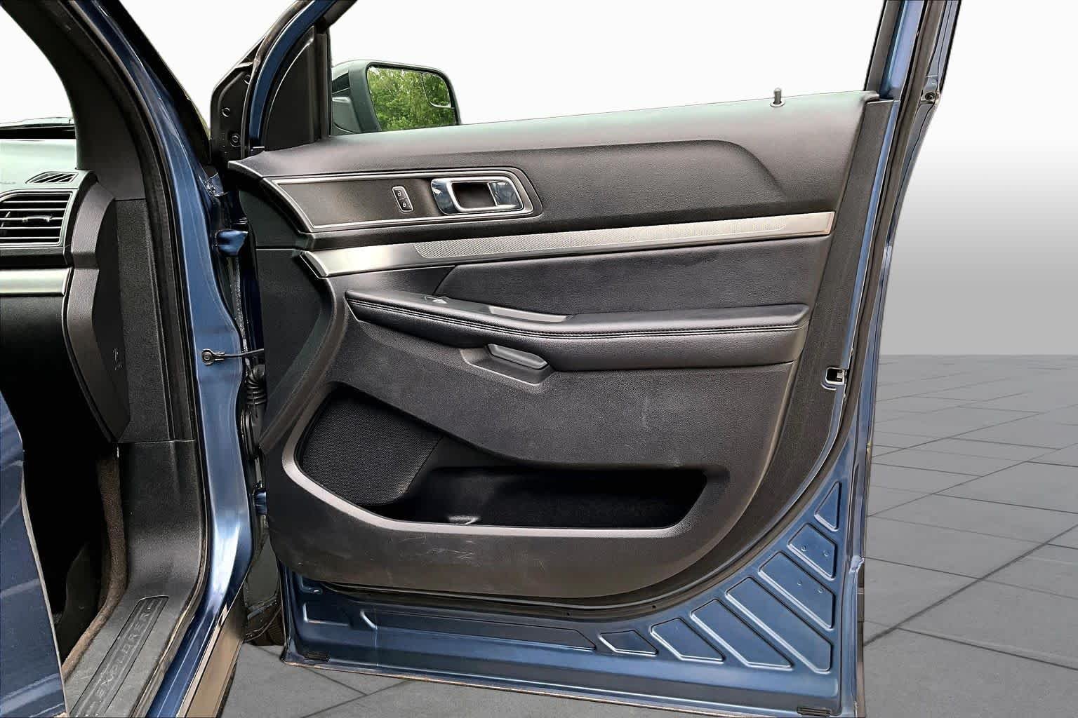 Used 2018 Blue Metallic Ford XLT image 23