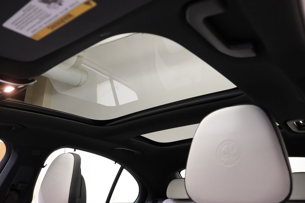 New 2027 MANUFAKTUR Moonlight White Magno Mercedes-Benz E 53 AMG® image 15