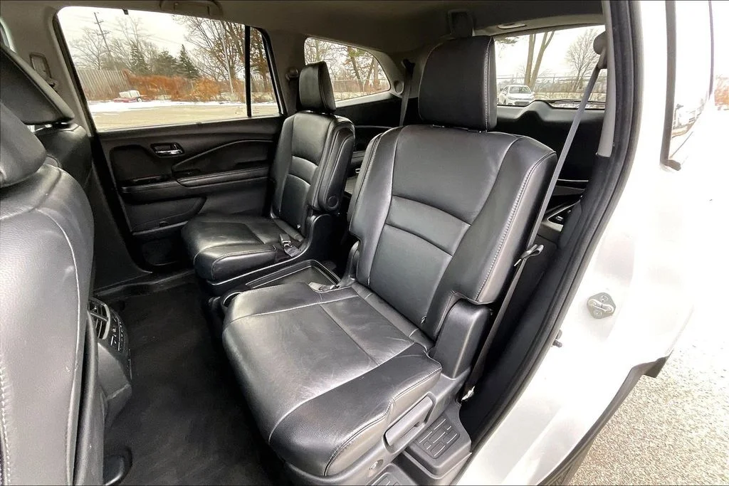 Used 2021 White Honda Touring image 26