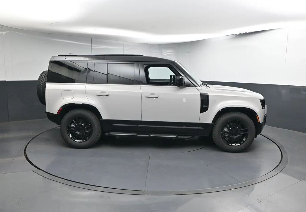 Certified Used 2026 Gray Land Rover X-Dynamic SE image 23