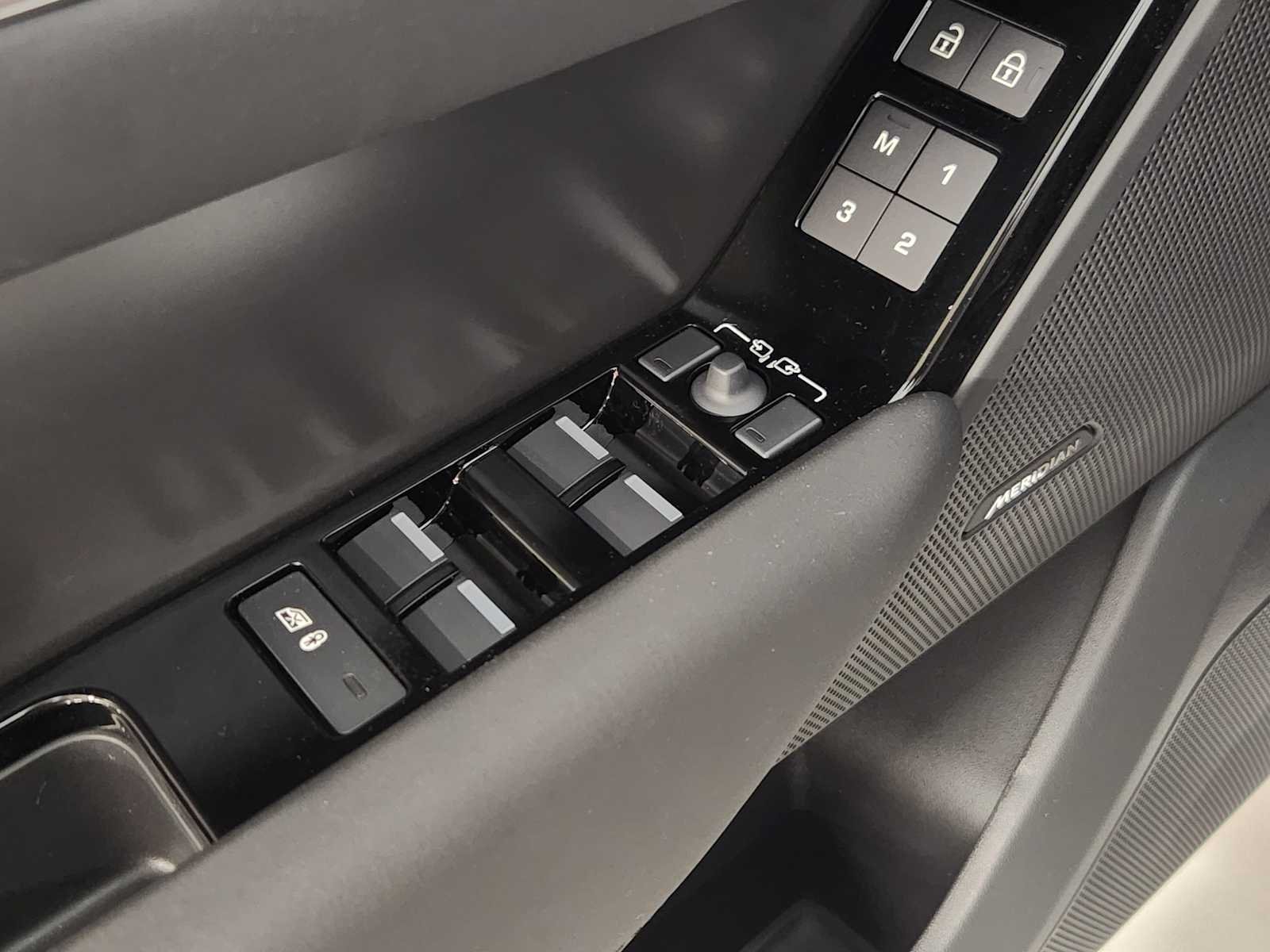 New 2026 Fuji White Land Rover S image 23