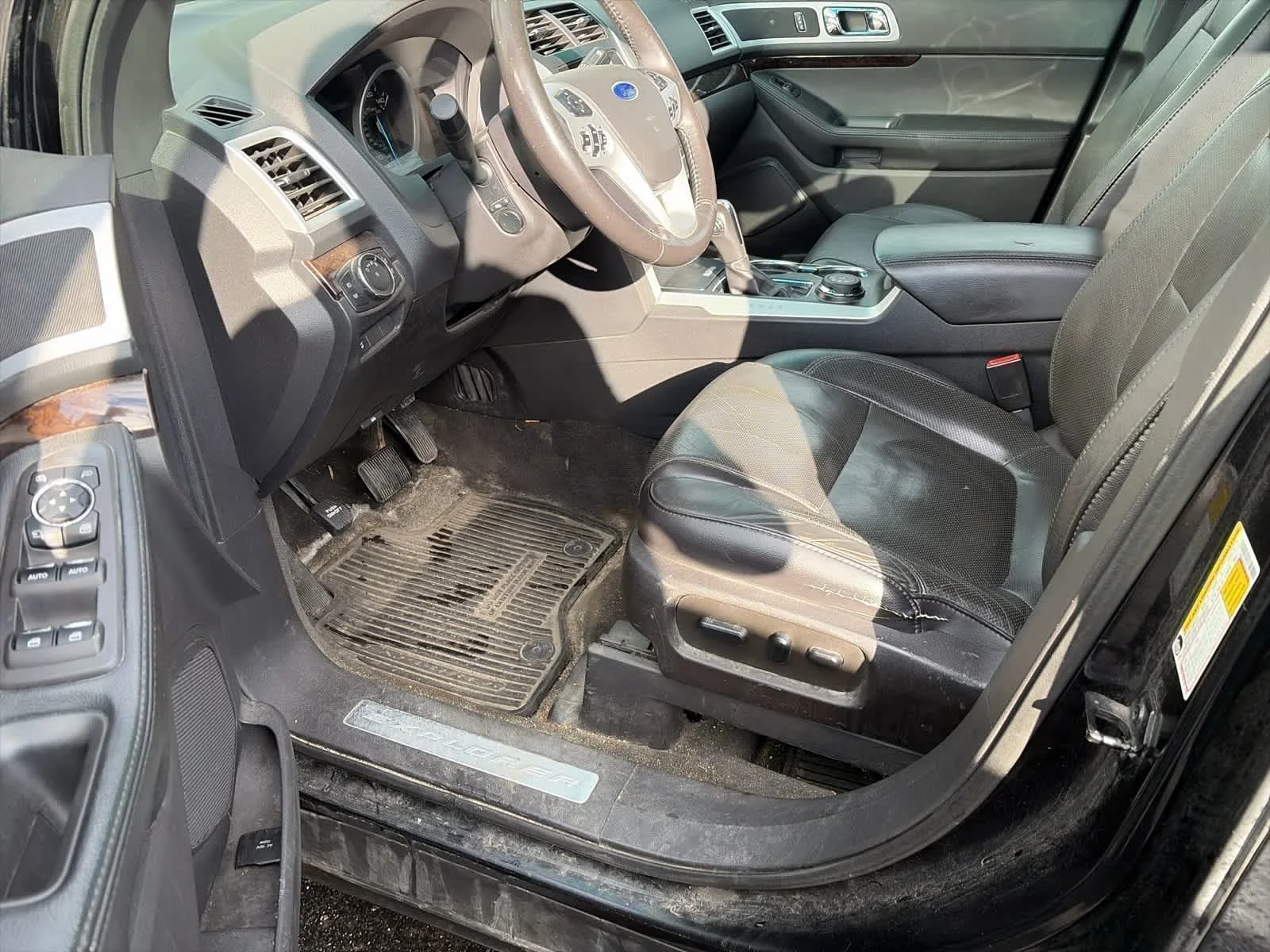 Used 2015 Tuxedo Black Metallic Ford Limited image 4