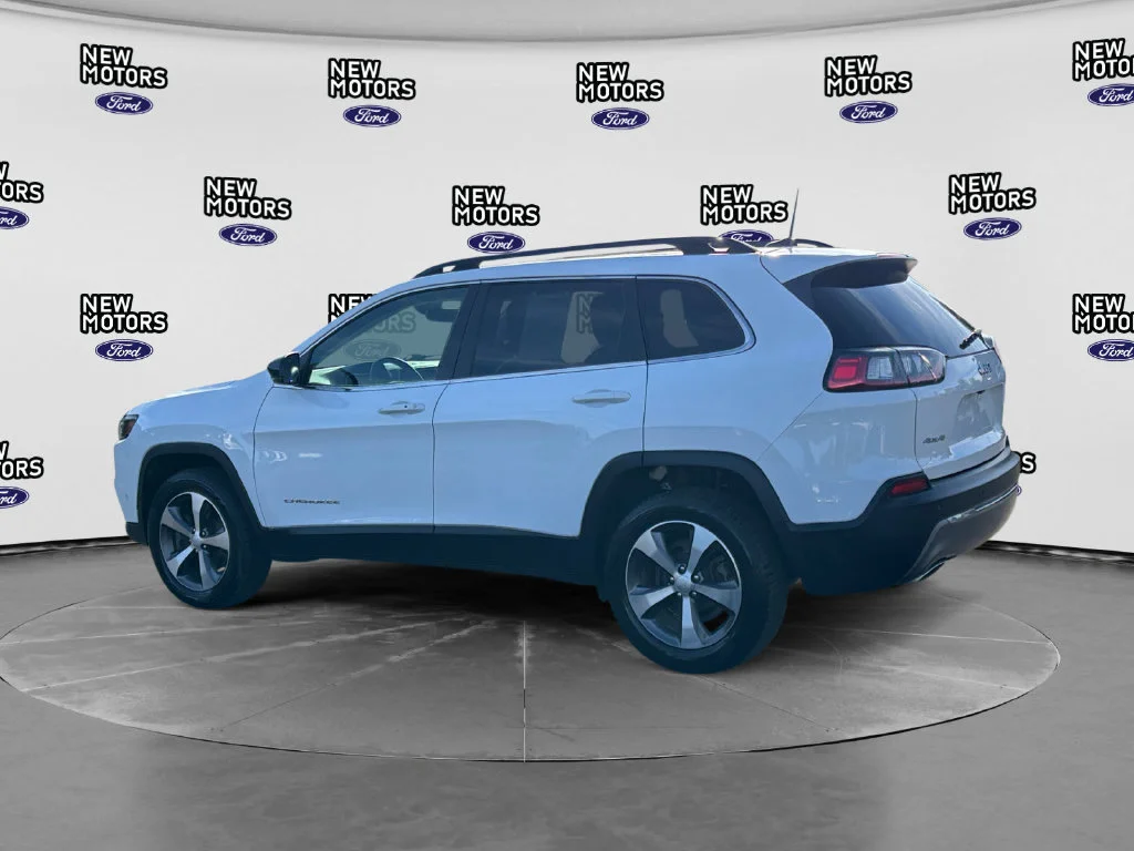 Used 2022 Bright White Clearcoat Jeep Limited image 3