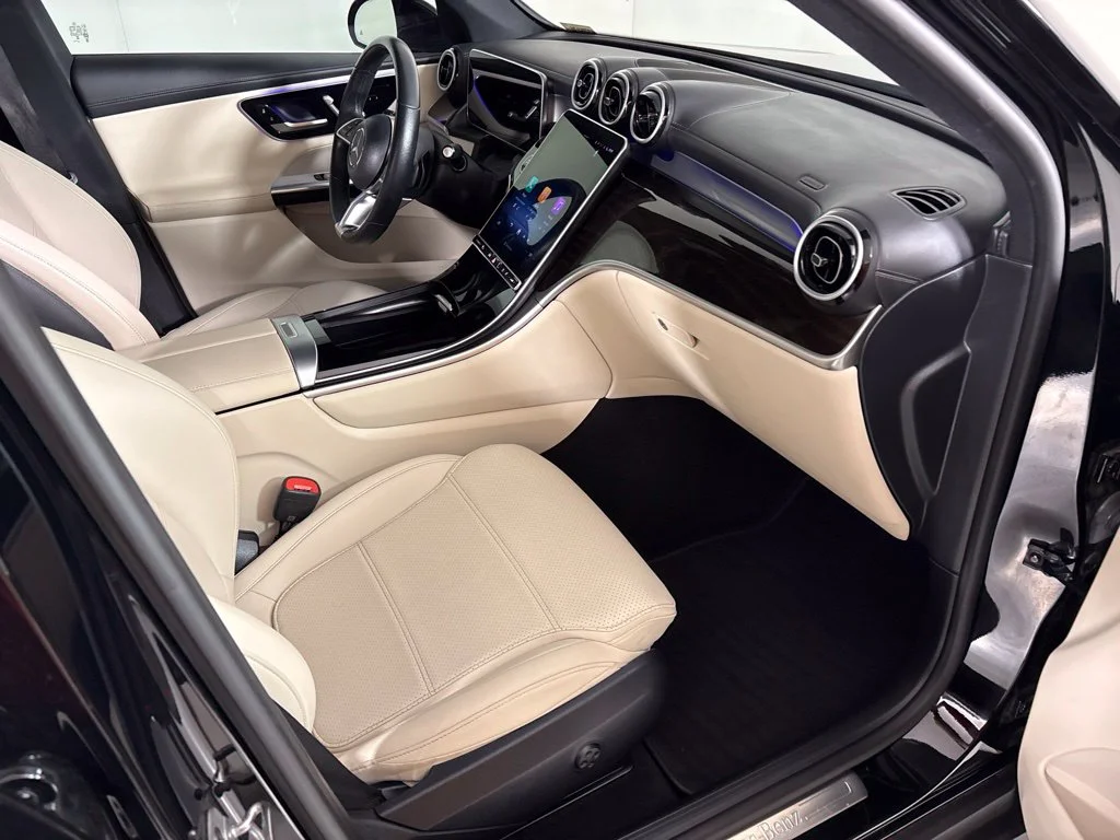 Used 2025 White Mercedes-Benz GLC 300 image 18